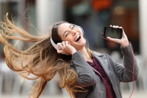 Escute música pelo celular