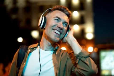 Aplicativos gratuitos para escutar músicas em espanhol ( Imagem: Freepik)