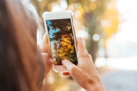 Como excluir fotos e vídeos do celular ( Imagem: Freepik)