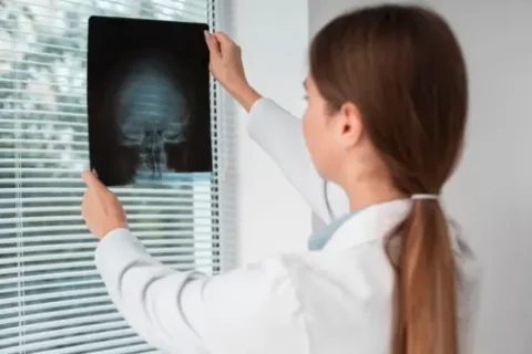 Tem como fazer raio-x com celular? Aplicativos grátis ( Imagem: Freepik)