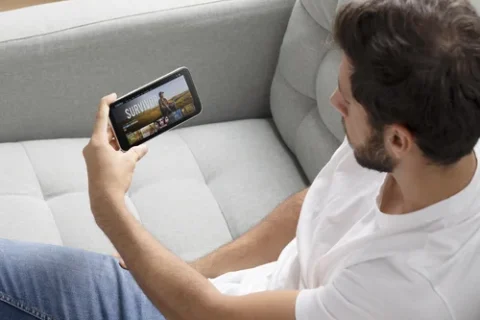 Aplicativo de TV online no celular